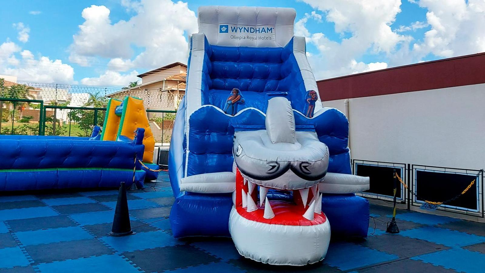 Wyndham Olimpia Royal Hotels Exterior photo Inflatable slide