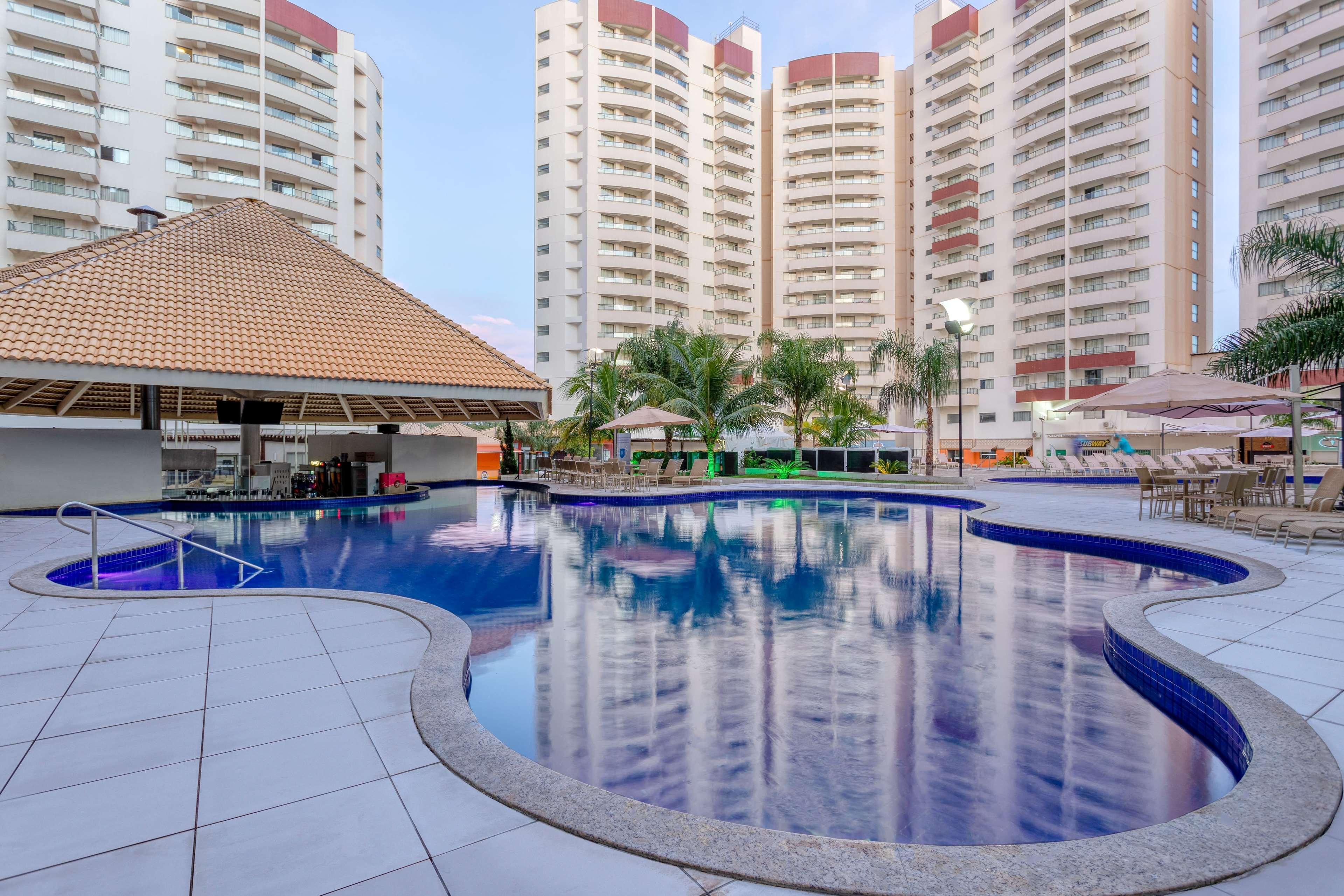 Wyndham Olimpia Royal Hotels Exterior photo The swimming pool at the hotel